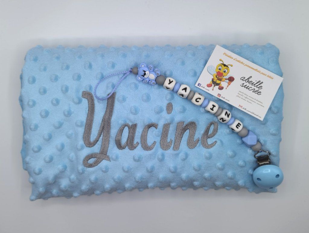 plaid minky bleu et attache tétine silicone