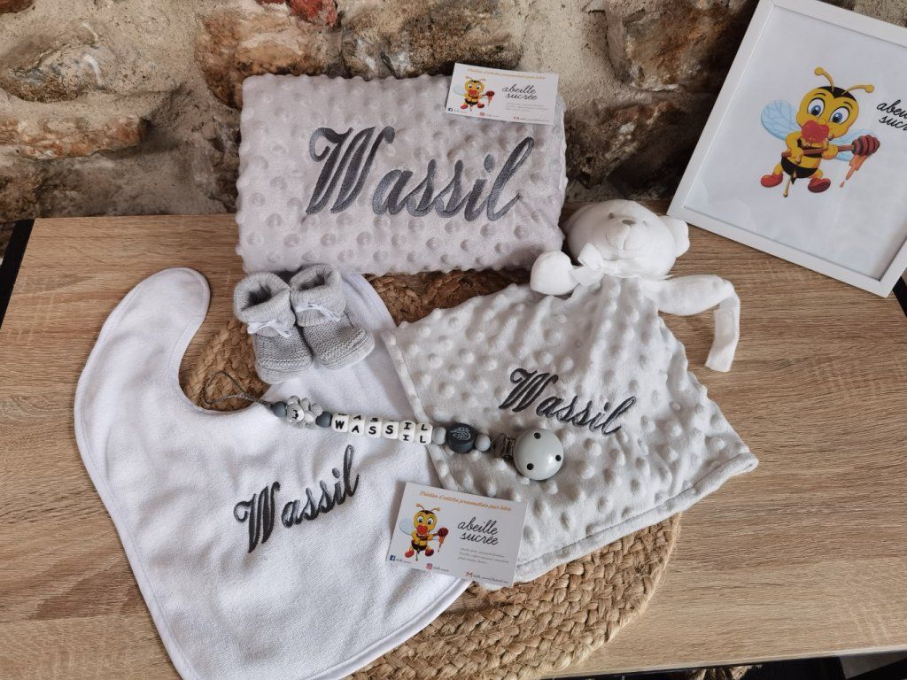 coffret plaid, doudou, bavoir et attache tétine