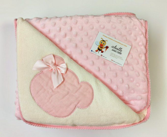 couverture doublée rose et beige motif tête d'ourson personnalisée 